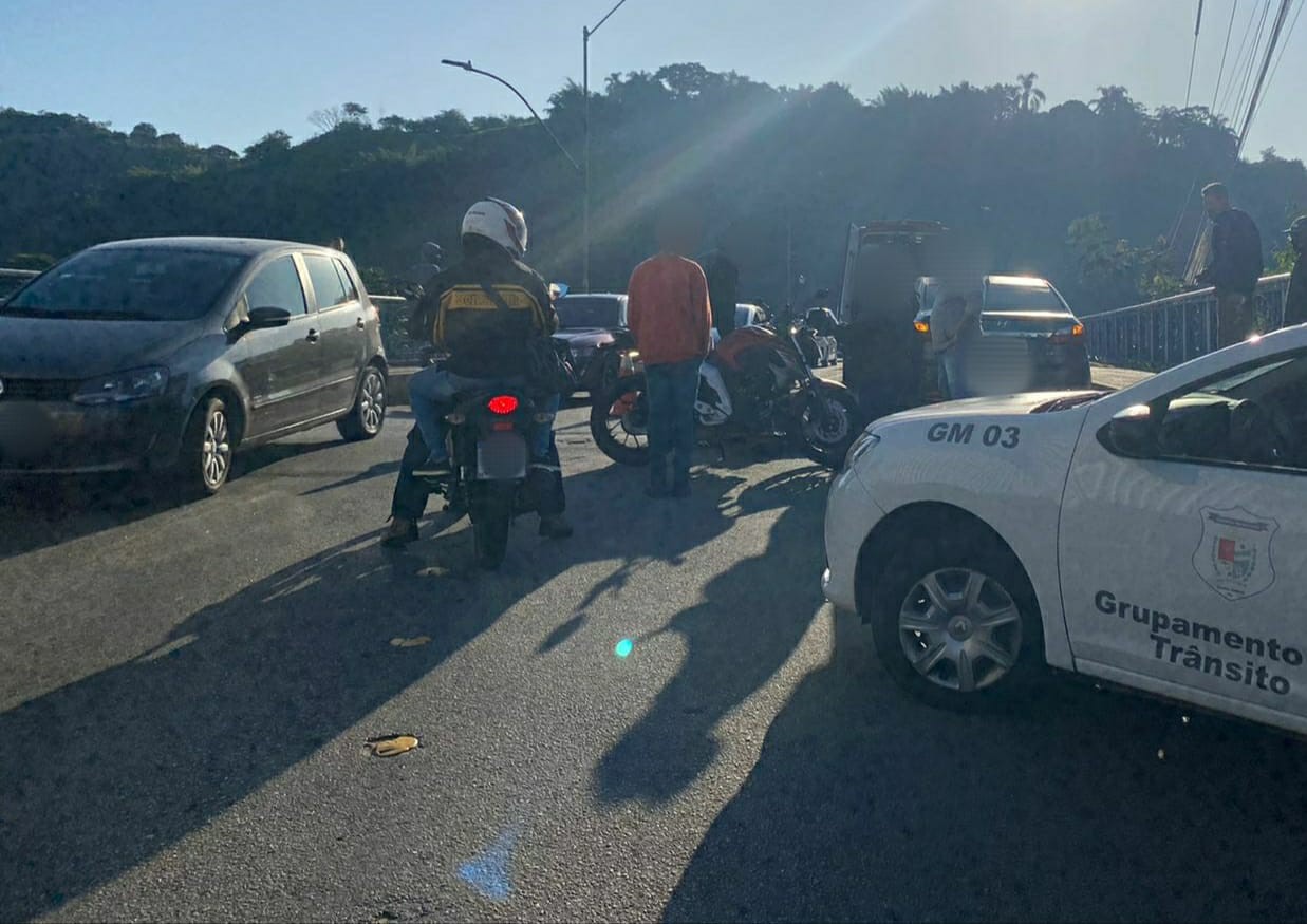 Motociclista fica ferido após se envolver em batida com carro em Barra Mansa