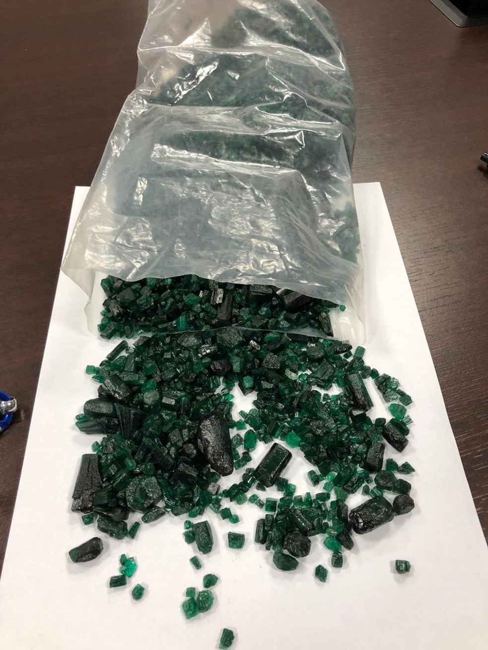 Carregamento de esmeralda seria exportado com valor muito superior ao estimado por especialista em pedras preciosas — Foto: Receita Federal/Divulgação