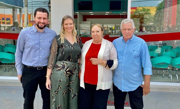 A família dona da Clínica da Cidade: Rafael Teixeira, Daniela Teixeira, Claudia Teixeira e José Teixeira (Foto: Divulgação)