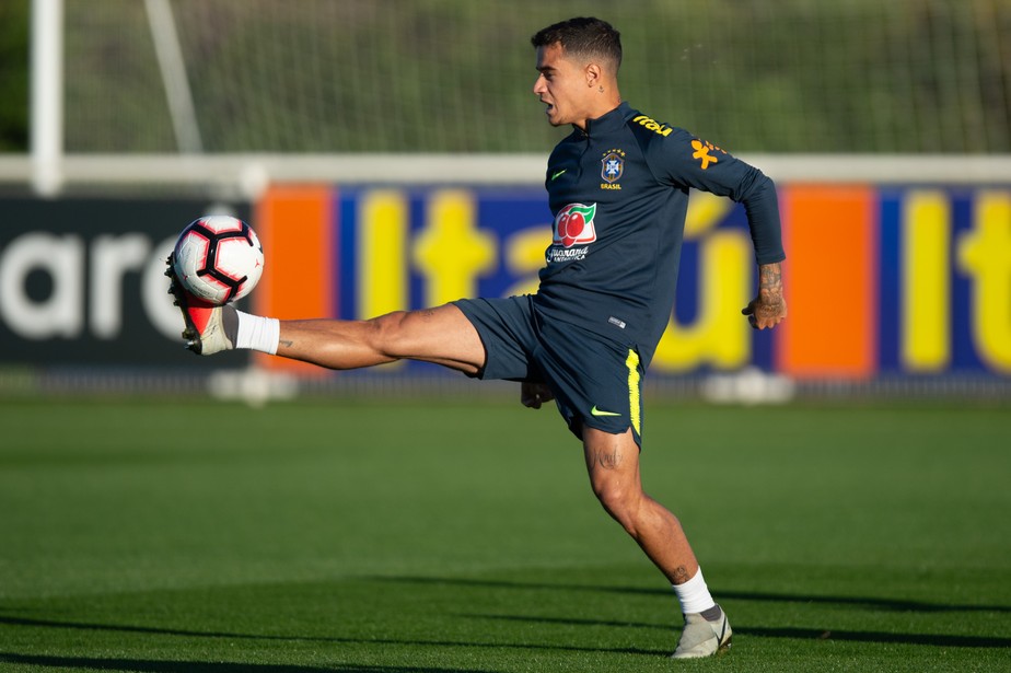 Coutinho se vÃª mais experiente apÃ³s Copa e diz que nÃ£o falou com Messi sobre clÃ¡ssico