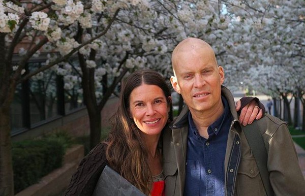 O ator Tom Long com a esposa (Foto: Instagram)
