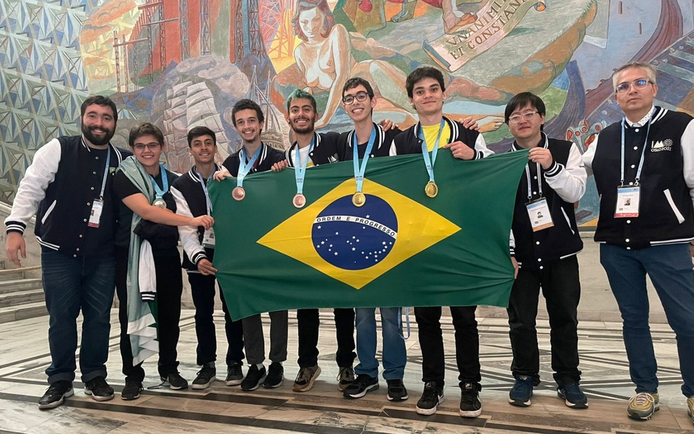 Equipe brasileira na 63&ordf; Olimp&iacute;ada Internacional de Matem&aacute;tica, em Oslo, na Noruega. &mdash; Foto: Arquivo Pessoal/Eduardo Henrique