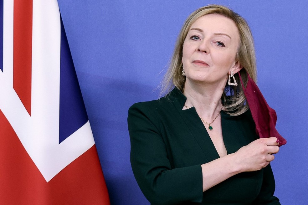 Liz Truss, ministra de Relações Exteriores do Reino Unido, em 21 de fevereiro de 2022 — Foto: Kenzo Tribouillard/AFP