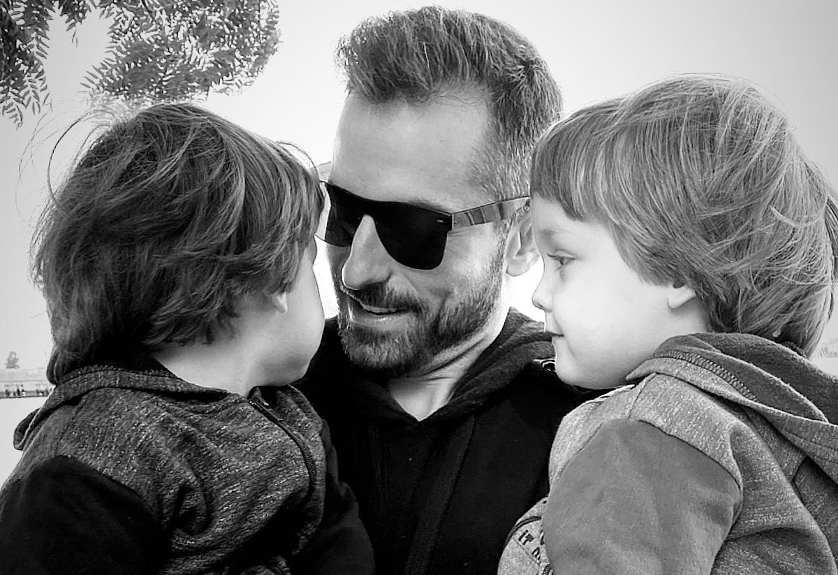 Thales Bretas com Gael e Romeu, seus filhos com Paulo Gustavo (Foto: Reprodução/Instagram)