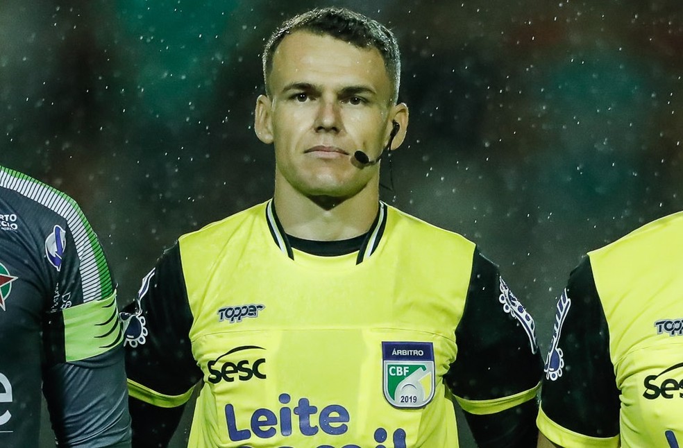Com 31 anos, árbitro apitará jogo do Corinthians pela primeira vez