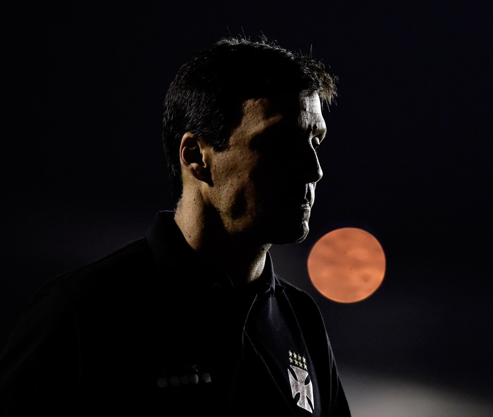 ZÃ© Ricardo nÃ£o Ã© mais tÃ©cnico do Vasco (Foto: AndrÃ© DurÃ£o)