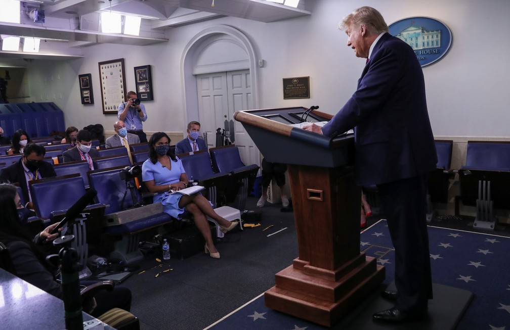 Donald Trump, presidente dos EUA, fala a jornalistas na Casa Branca nesta terça-feira (21) — Foto: Leah Millis/Reuters