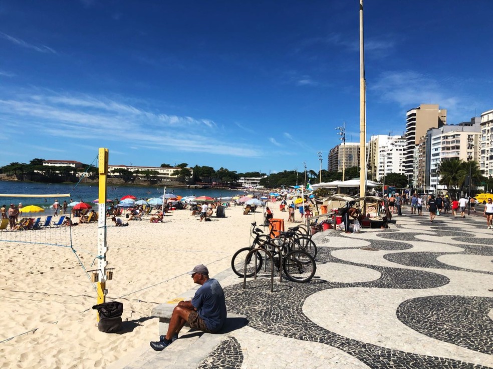 Praias da Zona Sul do Rio tÃªm movimentaÃ§Ã£o desde o comeÃ§o da manhÃ£ deste sÃ¡bado (Foto: Bruno Albernaz / G1)