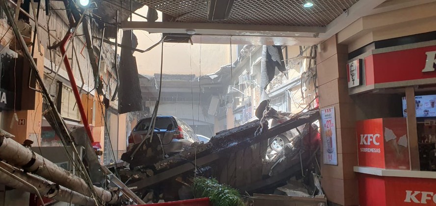 Parte de telhado de shopping em Osasco caiu próximo a praça de alimentação