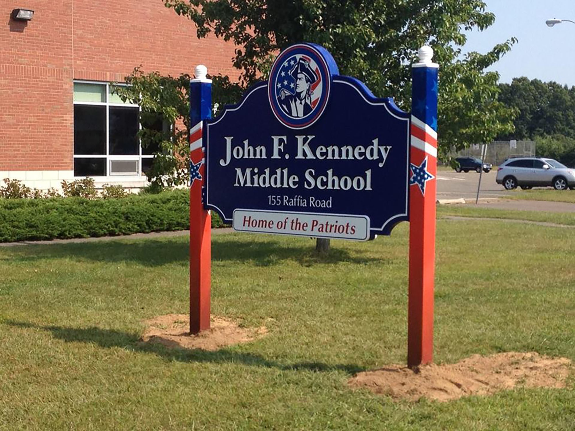 John F. Kennedy Middle School, escola que gerou revolta dos pais (Foto: divulgação)