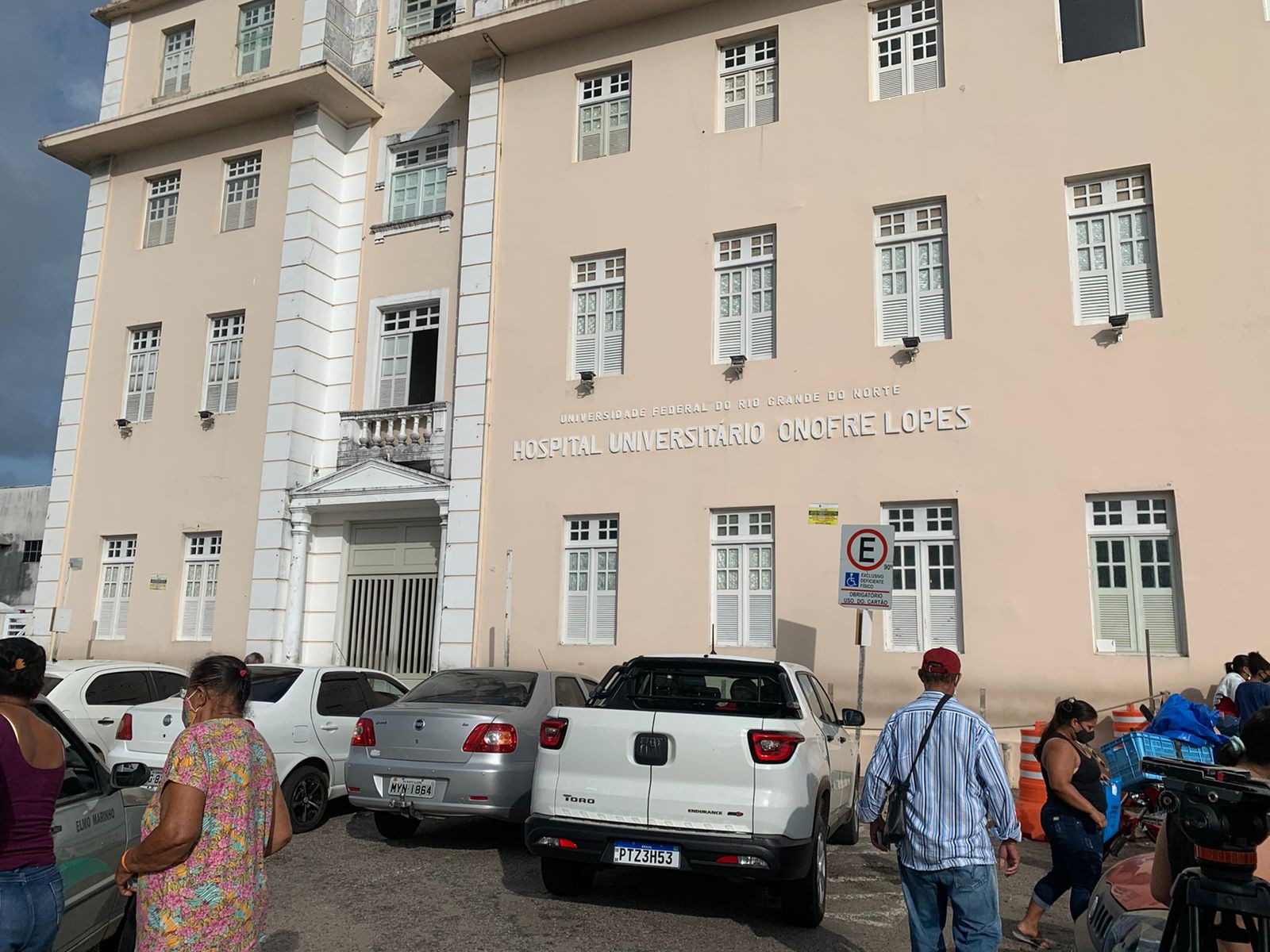 Com mais de 170 profissionais afastados, Hospital Universitário Onofre Lopes reduz leitos e restringe serviços em Natal