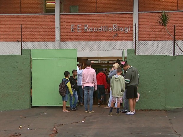 Escola Estadual Professor Baudilio Biagi, no bairro Adelino Simioni (Foto: Reprodução/EPTV)