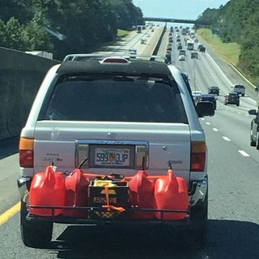 Motorista decidiu se precaver e levar galões extra de gasolina (Foto: Arquivo pessoal)