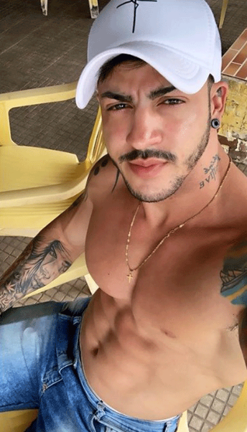 Michel Santos, de 27 anos, foi encontrado morto em seu apartamento em SP. Polícia investiga o caso como morte suspeita. — Foto: Reprodução/Arquivo pessoal/Redes sociais