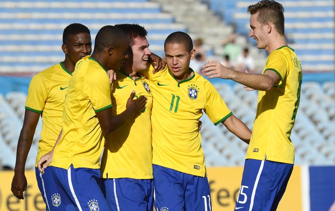 Nathan comemora gol do Brasil contra o Peru (Foto: Agência AFP )