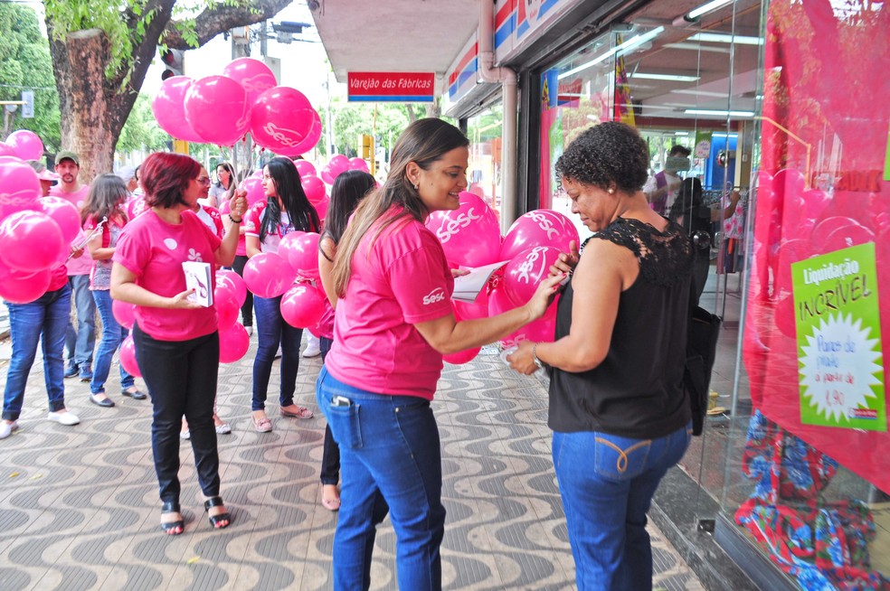 Sesc promove aÃ§Ãµes de prevenÃ§Ã£o ao cÃ¢ncer de mama em 13 cidades do CearÃ¡.  â€” Foto: DivulgaÃ§Ã£o