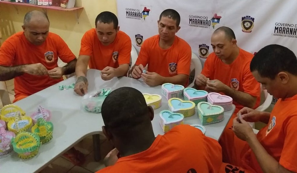 Detentos trabalham reciclando papel em Unidade Prisional de Colinas — Foto: Divulgação