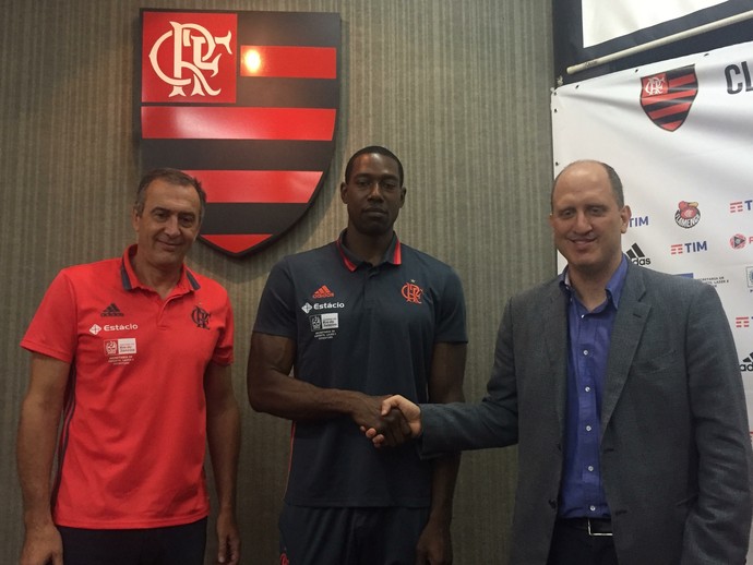 Flamengo apresenta pivô Hakeem Rollins, oitavo americano da história