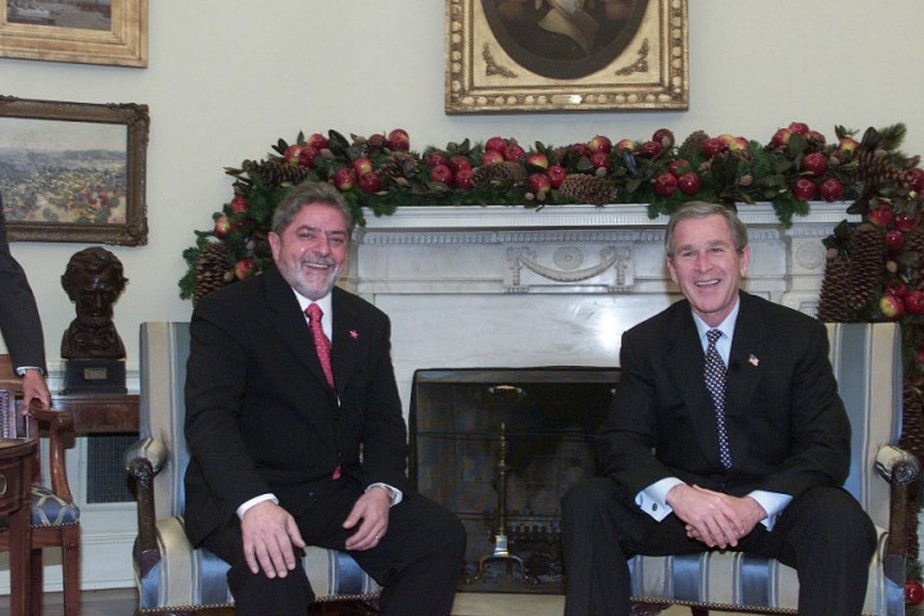 O então presidente eleito Luiz Inácio Lula da Silva e o presidente americano George W. Bush em encontro na Casa Branca há 20 anos
