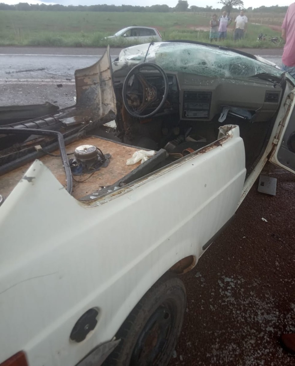 Motorista foi socorrido pelos Bombeiros e levado para Gurupi — Foto: Divulgação