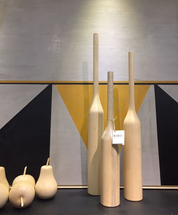 Vasos e esculturas de caixeta de Ricardo Oliveira. (Foto: Casa e Jardim)