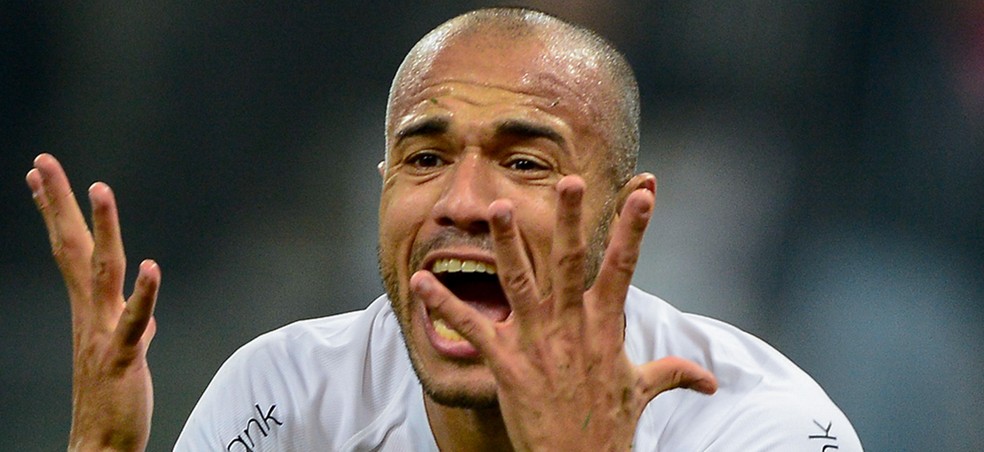 Lesionado, Roger está fora do clássico contra o São Paulo (Foto: Renato Pizzutto/BP Filmes.)