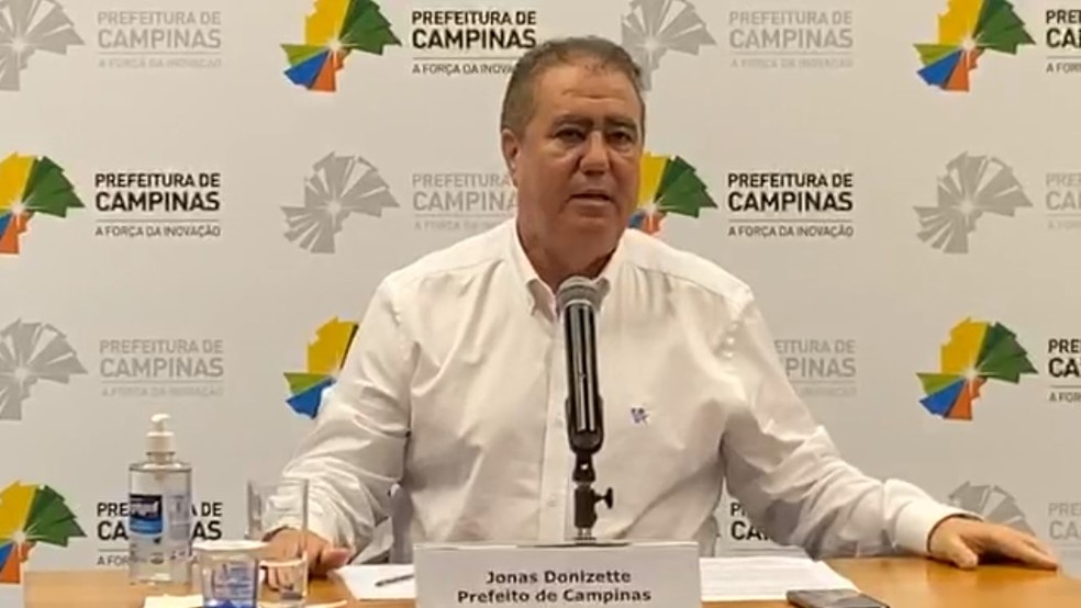 Jonas Donizette (PSB), prefeito de Campinas, em transmiss&atilde;o no dia 17 de julho &mdash; Foto: Reprodu&ccedil;&atilde;o Facebook