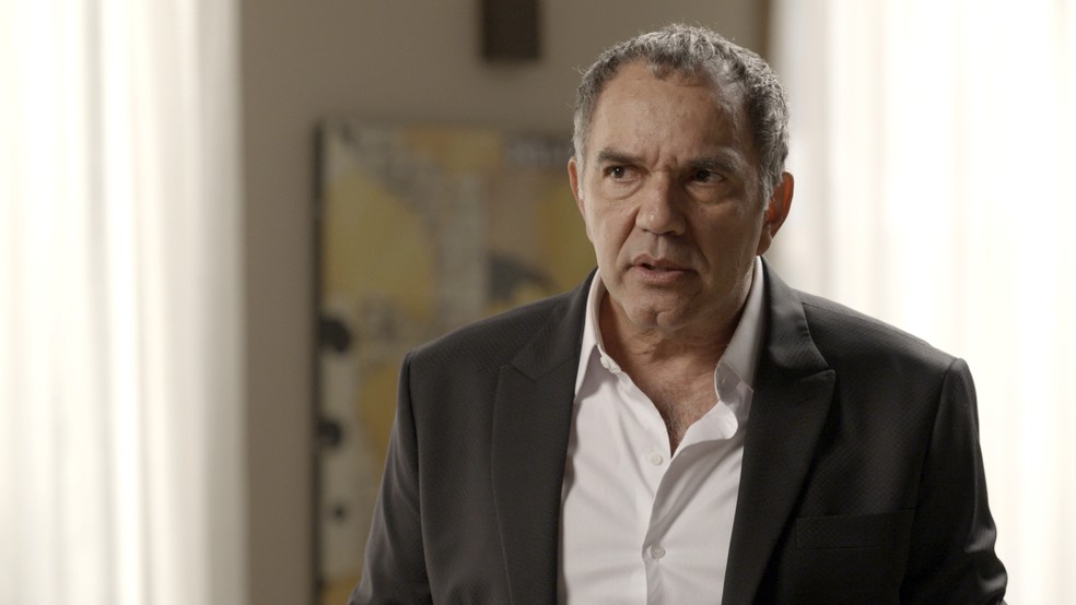 Eurico fica furioso quando Ivana diz que nunca foi menina (Foto: TV Globo)