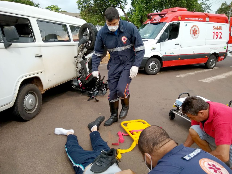 Motociclista foi socorrido pelo Samu com ferimentos considerados leves — Foto: Arquivo pessoal