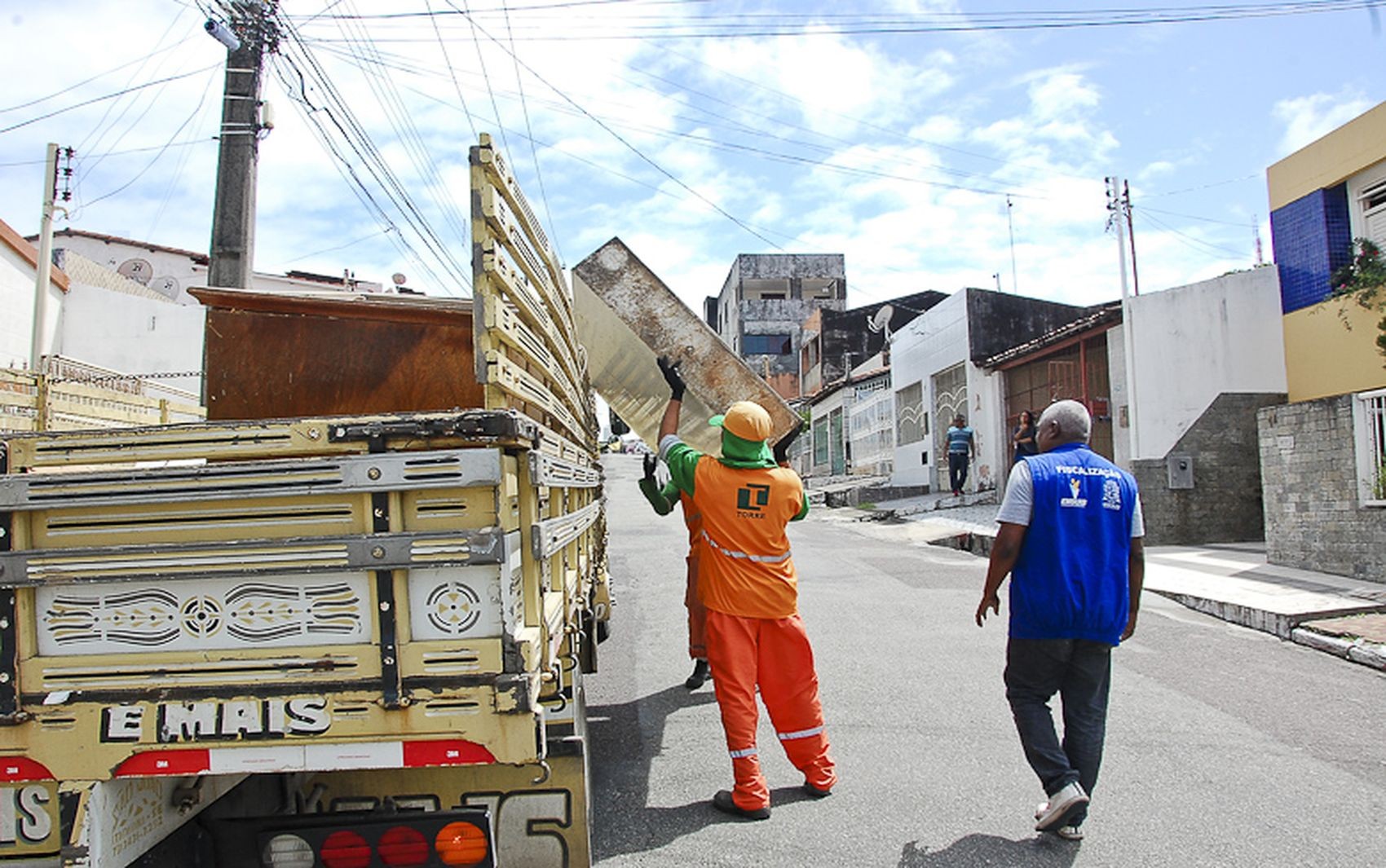 Serviço gratuito de coleta de material sem serventia será realizado em três bairros de Aracaju; saiba como solicitar