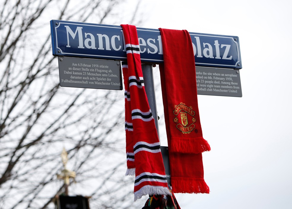 Manchester Platz, praça de Munique em homenagem às vítimas, também recebeu cerimônia nesta terça (Foto: Michaela Rehle/Reuters)