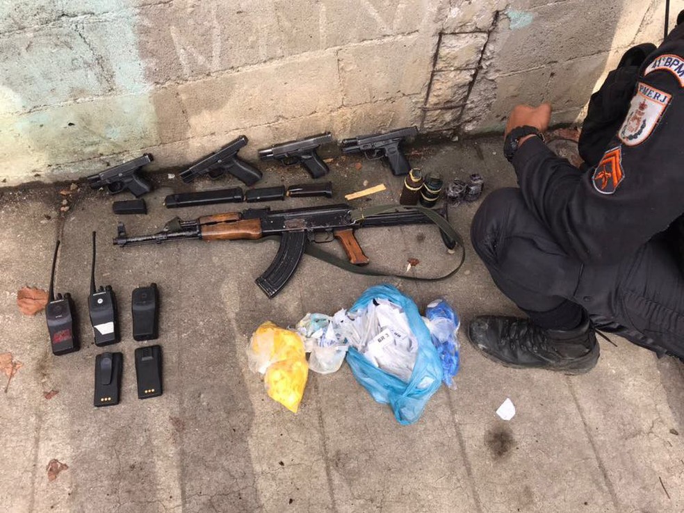 Material apreendido pela PM no Morro do Juramento, na Zona Norte do Rio. (Foto: Divulgação/ Polícia Militar)