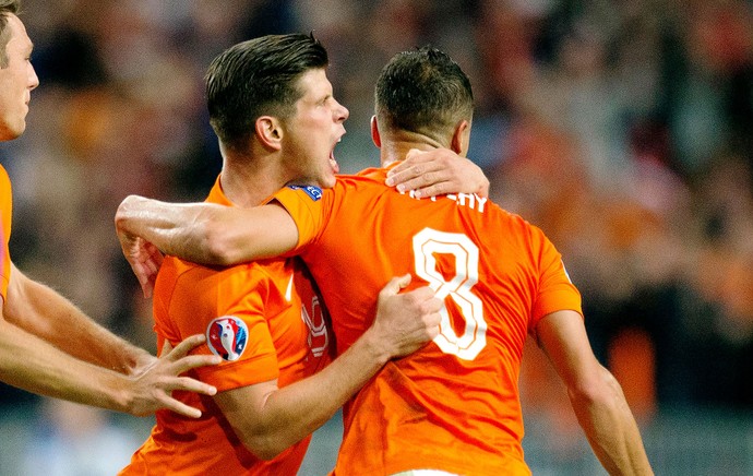 Holanda x Cazaquistão - Huntelaar (Foto: AP)