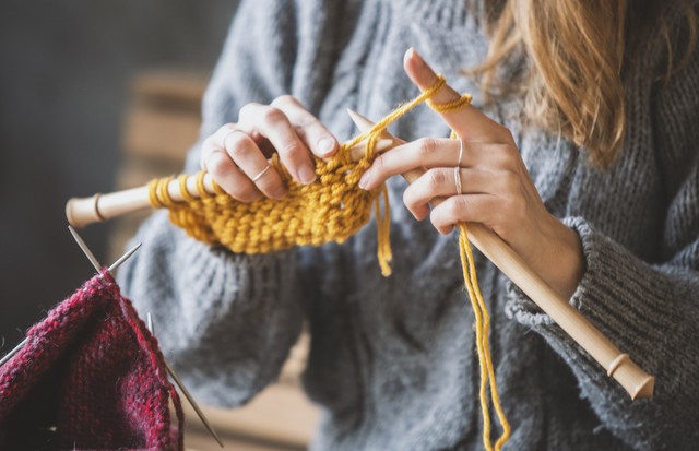 Close up on woman's hands knitting (Foto: Getty Images)