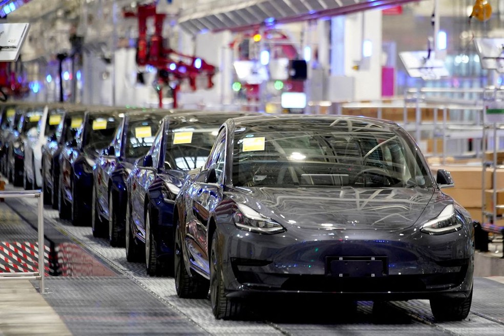 Veículos Model 3 fabricados na China da Tesla são vistos durante um evento de entrega na fábrica da montadora em Xangai, China, — Foto: Reuters