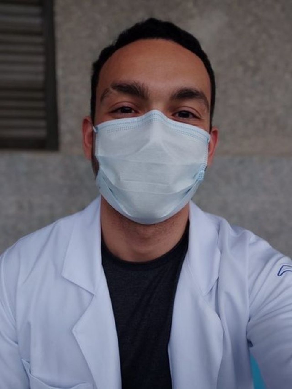 O estudante João Vitor Sampaio Rocha: "Um dia fui embora do hospital e, quando voltei dois dias depois, metade dos pacientes tinham morrido. Era bem assustador nesse sentido, mas consegui me proteger para que não me afetasse quando eu voltava para casa" — Foto: ARQUIVO PESSOAL   