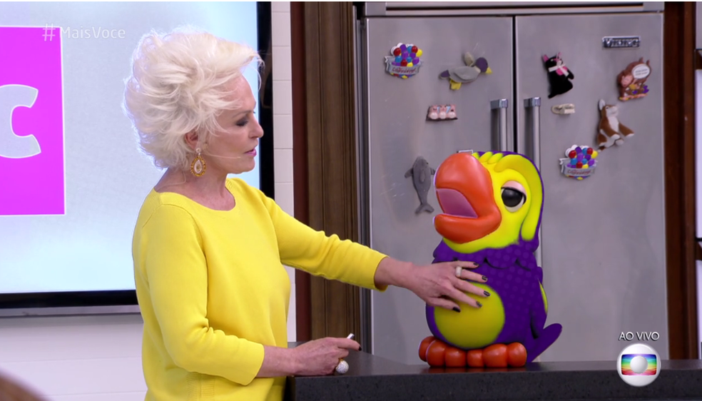 Ana Maria tenta convencer que o filho está bonito com novo look (Foto: TV Globo)