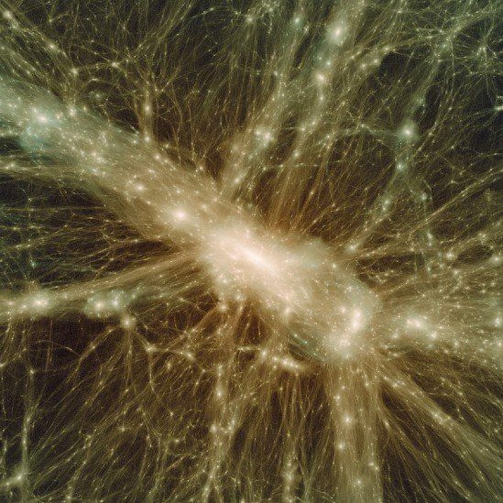 "É uma imagem do objeto de maior massa que temos na simulação de Uchuu. Você vê a distribuição da matéria escura neste objeto que corresponde a um enorme aglomerado de galáxias", diz Prada — Foto: IAA-CSIC via BBC