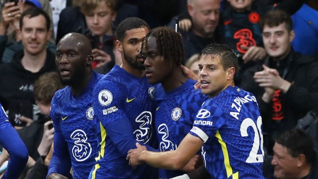 Chalobah comemora gol do Chelsea sobre o Southampton
