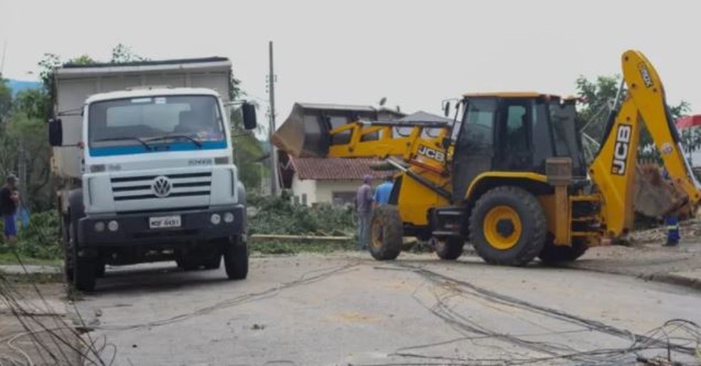 Frente fria, calor, umidade e ventos em alturas médias foram essenciais para formação de tornado em SC — Foto: Defesa Civil/ Divulgação