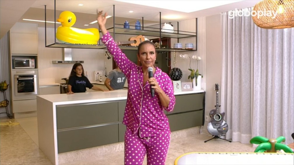 Ivete Sangalo come�a live em casa de pijama!  � Foto: Globo