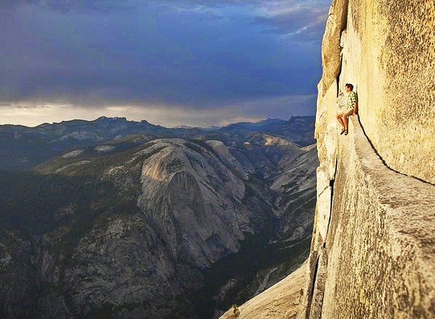 Montanha no Parque Nacional de Yosemite, Califórnia, EUA – Este é o terceiro parque nacional mais procurado nos Estados Unidos. Sua infraestrutura inclui trilhas e áreas de acampamento, além de uma paisagem magnífica cercada de montanhas de granito (Foto: Reprodução/BlogBlux)