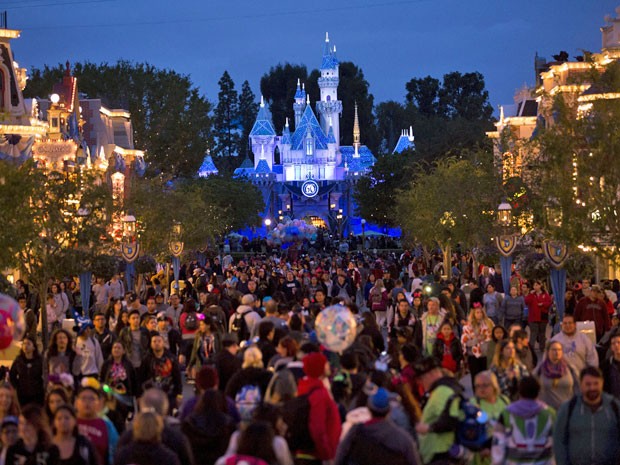 Disney comemorou seu aniversário com parque aberto por 24 horas (Foto: Mario Anzuoni/Reuters)
