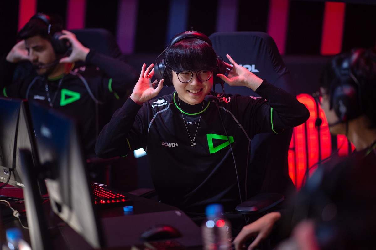 CBLOL 2022: LOUD bate FURIA e pega vaga na chave superior de playoffs