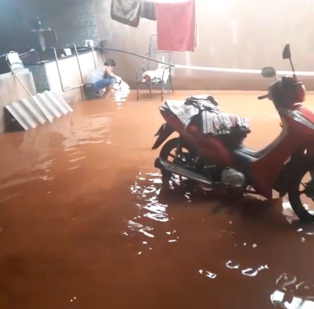 Prefeitura é condenada a pagar indenização a moradora que teve casa alagada durante chuva em Jaciara (MT)