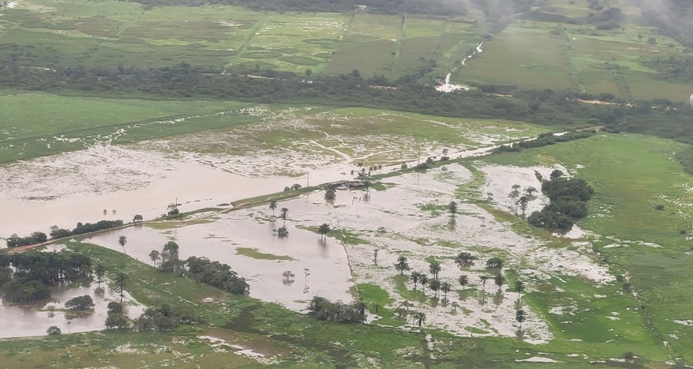 Chuva em Porto Seguro, no extremo sul da Bahia  — Foto: Eric Luís Carvalho, g1