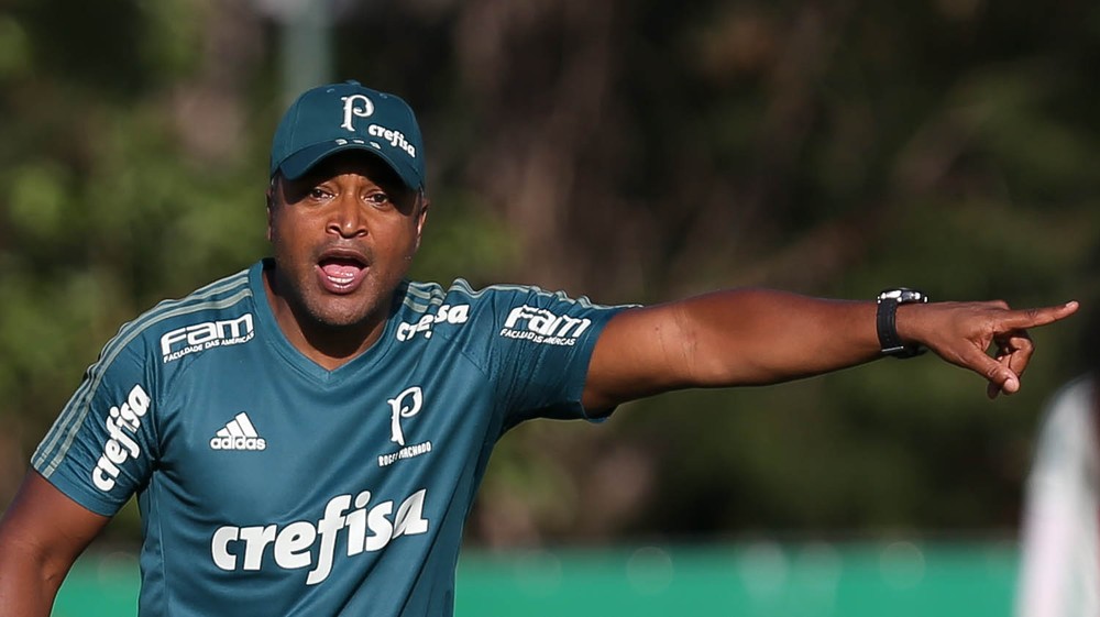 Roger Machado encerra semana do Palmeiras com treino com bola