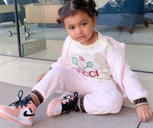 A pequena Anita, de apenas 2 anos, já tem um guarda-roupas de 20 mil dólares (Foto: Reprodução/Instagram/stela_felix06)
