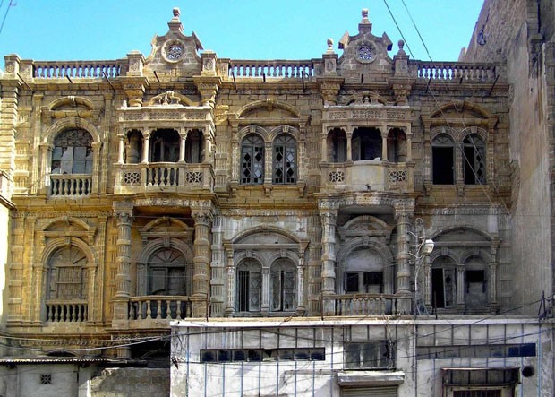 Site: Historic KarachiCountry: PakistanCaption: Mendoza Building on Arambagh Road (near Pakistan Chowk) lies abandonedsince decadesDate: May, 2011Photographer: HC-DAPNED (Foto: Divulgação)