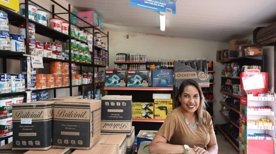 Formada em relações internacionais, Siomara Oliveira resolveu encarar o desafio de transformar a loja em um empreendimento de sucesso (Foto: Agência Sebrae)